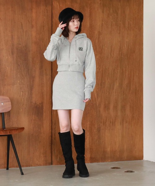 archives(アルシーヴ)の「ロゴ刺繍ショートzipパーカー(パーカー・レディース・グレー/オフホワイト/ブラック・MEDIUM)」の15枚目の写真