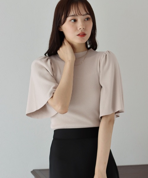 BLUEEAST（ブルーイースト）の「フレアスリーブ五分袖なめらかニット（ニット/セーター・レディース・アイボリー/ブラック/ベージュ/グリーン/チャコールグレー/ボルドー・MEDIUM）」の4枚目の写真