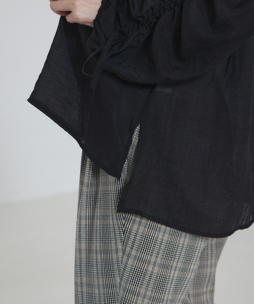 abahouse mavie（アバハウスマヴィ）の「【シアートップス】袖ギャザーブラウス（シャツ/ブラウス・レディース・ホワイト/ブラック/ダークグリーン/パープル系その他・0）」の5枚目の写真