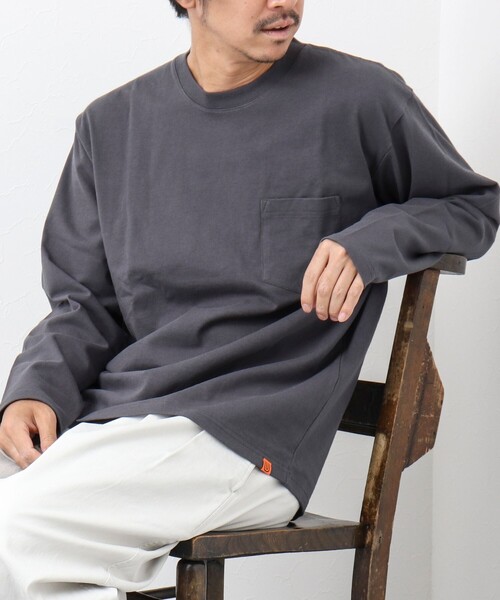 UNIVERSAL OVERALL(ユニバーサルオーバーオール)の「【UNIVERSAL OVERALL/ユニバーサルオーバーオール】別注 USコットン ワンポイント長袖Tシャツ ロンT(Tシャツ/カットソー・メンズ・ホワイト/グレイッシュベージュ/チャコールグレー・S/L/M)」の1枚目の写真