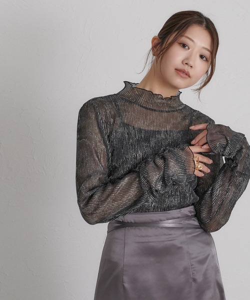 soie by apres jour mignon(ソワバイアプレジュールミニョン)の「【soie by apres jour mignon】袖ギャザーラメシアートップス【ZOZOTOWN限定アイテム】(シャツ/ブラウス・レディース・ゴールド/シルバー/ブラック・MEDIUM/SMALL)」の4枚目の写真