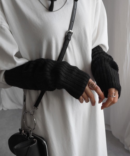 minia（ミニア）の「アーム/レッグウォーマー（アームカバー・レディース・アイボリー/チャコールグレー/ブラック/ベージュ・FREE）」の6枚目の写真