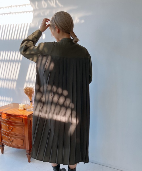 AS KNOW AS plus（アズノゥアズプラス）の「☆プリーツ切り替えシャツワンピ―ス（ワンピース・レディース・ブラック/イエロー系/カーキ・FREE）」の12枚目の写真