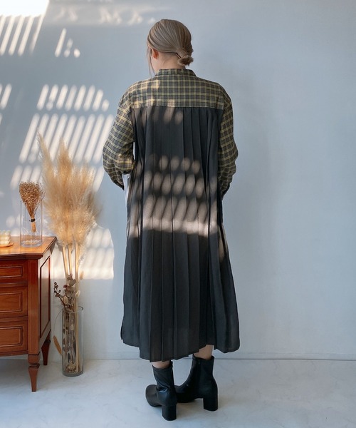 AS KNOW AS plus（アズノゥアズプラス）の「☆プリーツ切り替えシャツワンピ―ス（ワンピース・レディース・ブラック/イエロー系/カーキ・FREE）」の19枚目の写真
