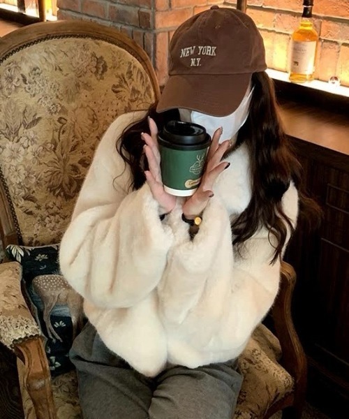 DIAVEL(ディアベル)の「ショートファーコート(その他アウター・レディース・ホワイト・M)」の3枚目の写真