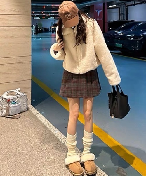 DIAVEL(ディアベル)の「ショートファーコート(その他アウター・レディース・ホワイト・M)」の4枚目の写真