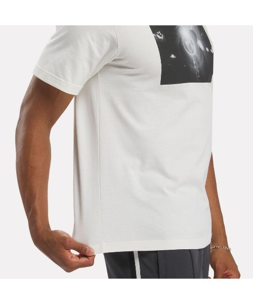 Reebok(リーボック)の「ヒューマンライツナウ ヒップホップ フォトTシャツ / HUMAN RIGHTS NOW HIP HOP PHOTO TEE(Tシャツ/カットソー・メンズ・チャコールグレー/オフホワイト・MEDIUM/SMALL/XX-LARGE/X-LARGE/X-SMALL/LARGE)」の15枚目の写真