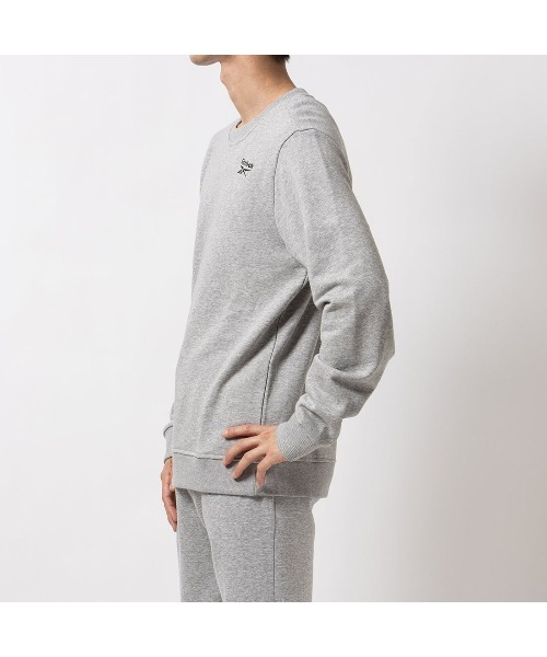 Reebok（リーボック）の「アイデンティティ スモールロゴ クルー / IDENTITY SMALL LOGO FT CREW（Tシャツ/カットソー・メンズ・グレー/ブラック・LARGE/MEDIUM/SMALL/XX-LARGE/X-LARGE）」の9枚目の写真