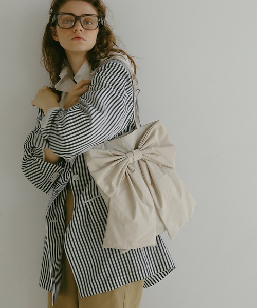 EFOLE(エフォル)の「Big ribbon totebag / ビッグ リボン トート バッグ(トートバッグ・レディース・ブラック/オフホワイト・FREE)」の1枚目の写真