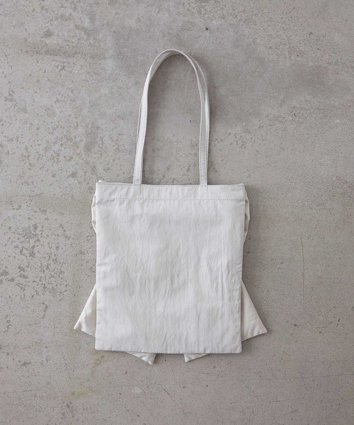 EFOLE(エフォル)の「Big ribbon totebag / ビッグ リボン トート バッグ(トートバッグ・レディース・ブラック/オフホワイト・FREE)」の7枚目の写真
