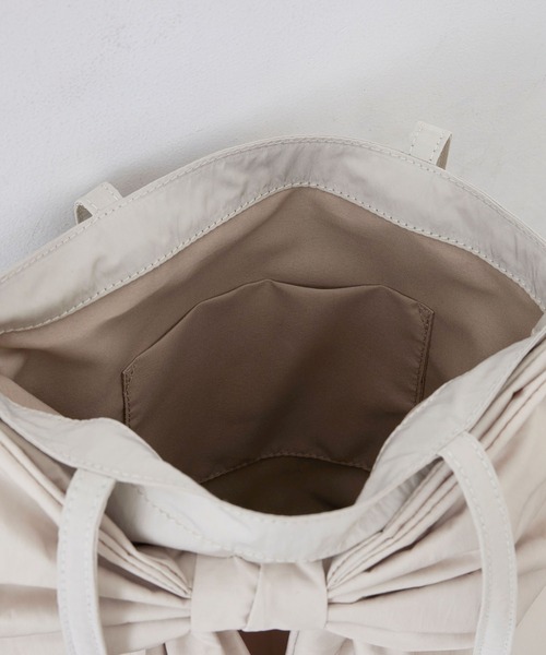 EFOLE(エフォル)の「Big ribbon totebag / ビッグ リボン トート バッグ(トートバッグ・レディース・ブラック/オフホワイト・FREE)」の5枚目の写真
