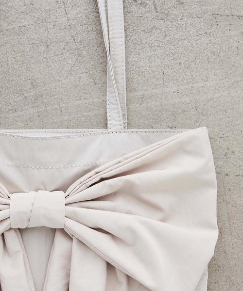 EFOLE(エフォル)の「Big ribbon totebag / ビッグ リボン トート バッグ(トートバッグ・レディース・ブラック/オフホワイト・FREE)」の3枚目の写真