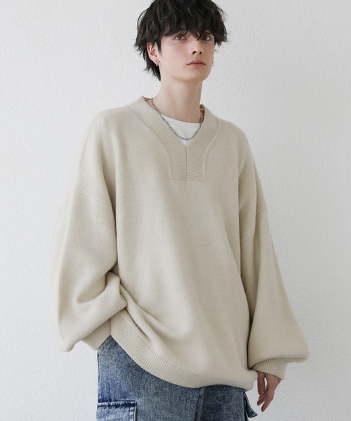 LILL（リル）の「ルーズシルエットボリュームスリーブVネックニット（ニット/セーター・メンズ・オフホワイト/グレー系/ブラック・XL/L/M/S）」の4枚目の写真