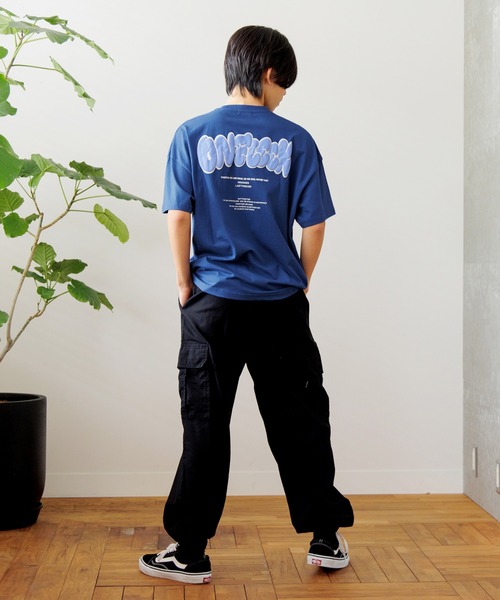 GLAZOS（グラソス）の「【STREET】バックグラフィック発泡プリントビッグ半袖Tシャツ（Tシャツ/カットソー・キッズ・ネイビー/グリーン/ホワイト/ブルー/ブラック・140cm/150cm/160cm/170cm/130cm）」の6枚目の写真