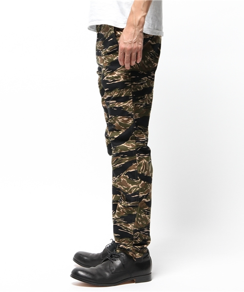 SHIPS JET BLUE(シップスジェットブルー)の「SHIPS JET BLUE(シップス ジェットブルー): NEWテーパードチノパンツ【迷彩】(その他パンツ・メンズ・ダークグリーン/ライトオリーブ・SMALL/LARGE/MEDIUM)」の3枚目の写真