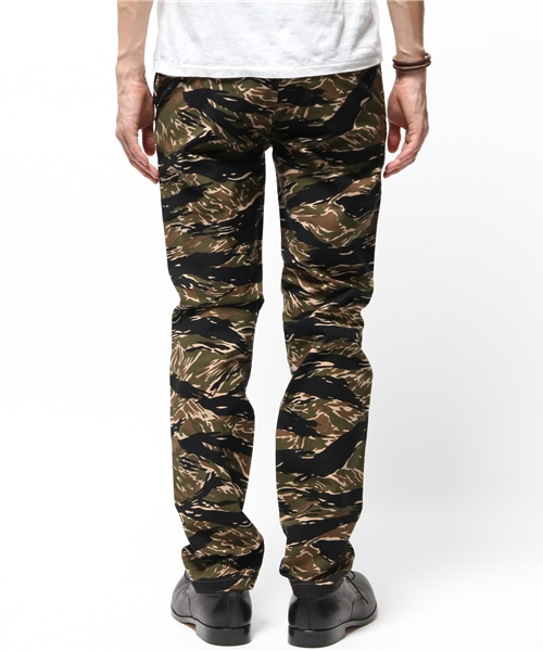 SHIPS JET BLUE(シップスジェットブルー)の「SHIPS JET BLUE(シップス ジェットブルー): NEWテーパードチノパンツ【迷彩】(その他パンツ・メンズ・ダークグリーン/ライトオリーブ・SMALL/LARGE/MEDIUM)」の4枚目の写真