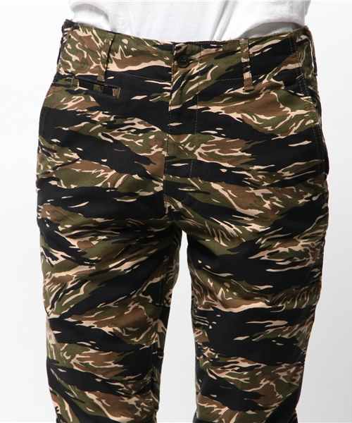 SHIPS JET BLUE(シップスジェットブルー)の「SHIPS JET BLUE(シップス ジェットブルー): NEWテーパードチノパンツ【迷彩】(その他パンツ・メンズ・ダークグリーン/ライトオリーブ・SMALL/LARGE/MEDIUM)」の6枚目の写真