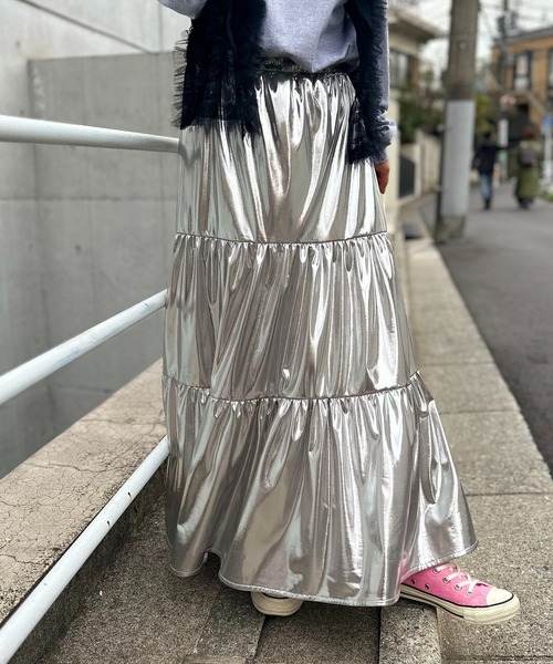 mi via loca(ミヴィアロカ)の「グリッター ティアードスカート(スカート・レディース・ブラック/シルバー/ブルー・FREE)」の18枚目の写真
