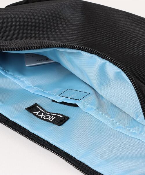 ROXY(ロキシー)の「VAMOS SHOULDER BAG/ロキシーカレッジロゴショルダーバッグ(ショルダーバッグ・レディース・ミント/レッド/ブラック・FREE)」の4枚目の写真