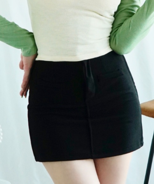 Jasmine Grandiflorum(ジャスミングランディフローラム)の「【Jasmine】フロントポケットミニスカート ベルト付き(スカート・レディース・ダークグレー/ブラック・SMALL/MEDIUM)」の1枚目の写真