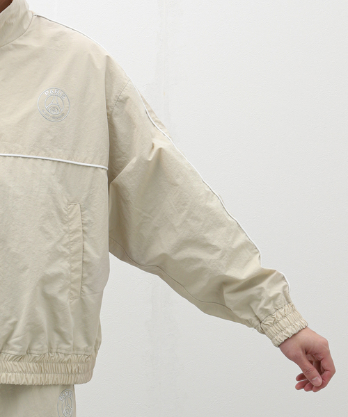 PARIS SAINT-GERMAIN(パリサンジェルマン)の「【Paris Saint-Germain / パリ・サン=ジェルマン】JP PIPING TOP(その他アウター・メンズ・ブラック/ベージュ・MEDIUM/LARGE)」の9枚目の写真