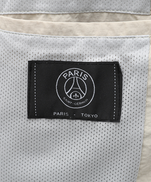 PARIS SAINT-GERMAIN(パリサンジェルマン)の「【Paris Saint-Germain / パリ・サン=ジェルマン】JP PIPING TOP(その他アウター・メンズ・ブラック/ベージュ・MEDIUM/LARGE)」の20枚目の写真