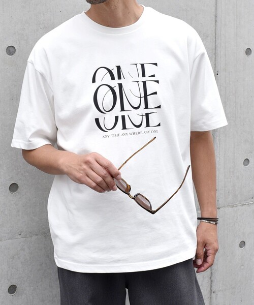 SHIPS any(シップス エニィ)の「SHIPS any: センチュリーフォント ミュージアム Tシャツ◇(Tシャツ/カットソー・メンズ・ブラック/チャコールグレー/ダークグレー/ホワイト系その他/ライトホワイト/ホワイト・MEDIUM/LARGE)」の3枚目の写真