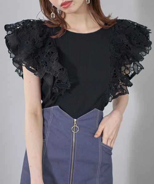 tocco closet(トッコ クローゼット)の「レースフリル切り替えリブカットプルオーバー(Tシャツ/カットソー・レディース・ブラック/ライトブルー/オフホワイト・M)」の2枚目の写真