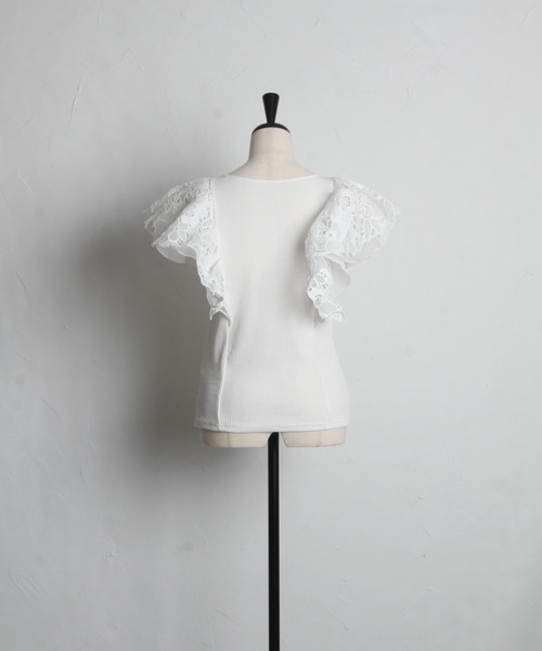 tocco closet(トッコ クローゼット)の「レースフリル切り替えリブカットプルオーバー(Tシャツ/カットソー・レディース・ブラック/ライトブルー/オフホワイト・M)」の21枚目の写真