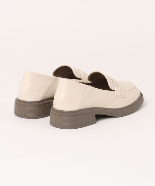 shoes365(シューズスリーシックスファイヴ)の「【shoes365】ミドルヒールローファー(ローファー・レディース・ブラック/オフホワイト・23.0cm/23.5cm/24.0cm/24.5cm/22.5cm/25.0cm)」の3枚目の写真
