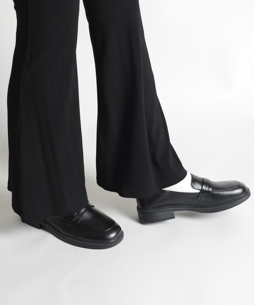 shoes365(シューズスリーシックスファイヴ)の「【shoes365】ミドルヒールローファー(ローファー・レディース・ブラック/オフホワイト・23.0cm/23.5cm/24.0cm/24.5cm/22.5cm/25.0cm)」の7枚目の写真