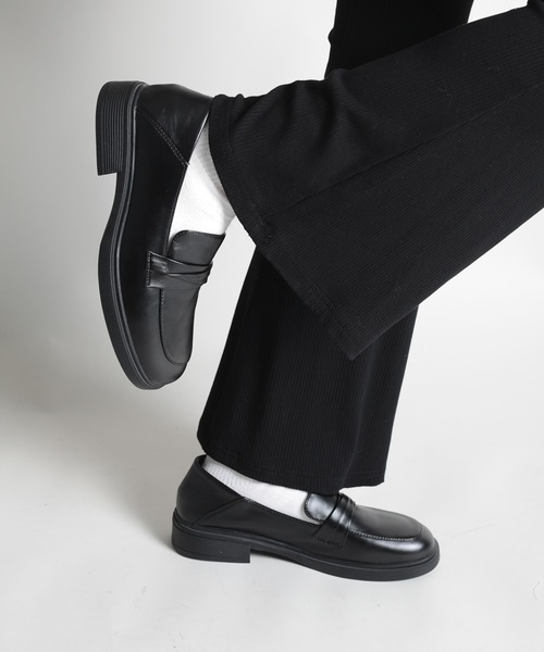 shoes365(シューズスリーシックスファイヴ)の「【shoes365】ミドルヒールローファー(ローファー・レディース・ブラック/オフホワイト・23.0cm/23.5cm/24.0cm/24.5cm/22.5cm/25.0cm)」の8枚目の写真