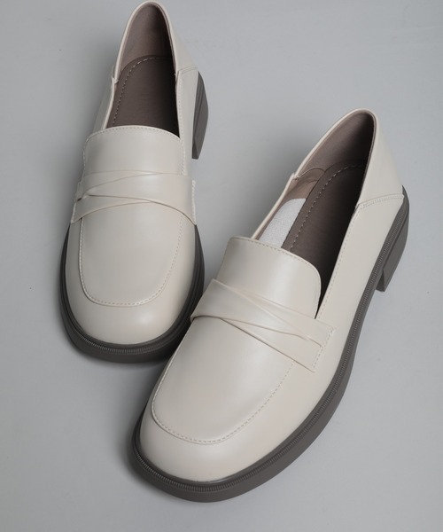 shoes365(シューズスリーシックスファイヴ)の「【shoes365】ミドルヒールローファー(ローファー・レディース・ブラック/オフホワイト・23.0cm/23.5cm/24.0cm/24.5cm/22.5cm/25.0cm)」の11枚目の写真