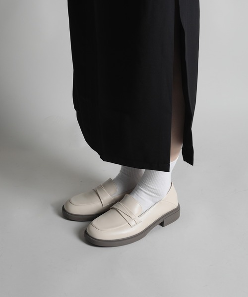 shoes365(シューズスリーシックスファイヴ)の「【shoes365】ミドルヒールローファー(ローファー・レディース・ブラック/オフホワイト・23.0cm/23.5cm/24.0cm/24.5cm/22.5cm/25.0cm)」の22枚目の写真