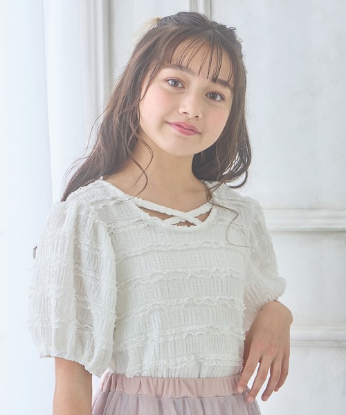Amourire girl（アムリールガール）の「シャーリングレースTシャツ/ブラウス(130㎝～160㎝)（Tシャツ/カットソー・キッズ・オフホワイト/ブラック・140cm/160cm/150cm/130cm）」の6枚目の写真