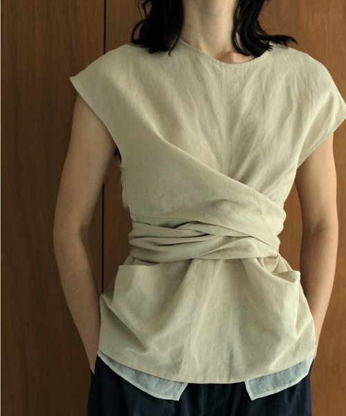 anuke（アンヌーク）の「Linen Cachecoeur Tops（シャツ/ブラウス・レディース・ベージュ/ブラック・FREE）」の3枚目の写真