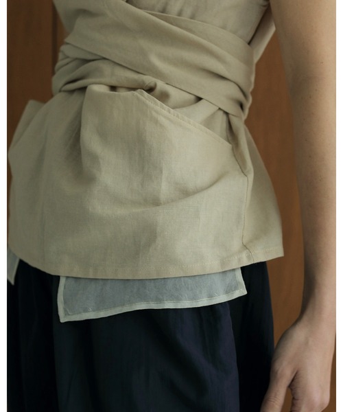 anuke（アンヌーク）の「Linen Cachecoeur Tops（シャツ/ブラウス・レディース・ベージュ/ブラック・FREE）」の5枚目の写真