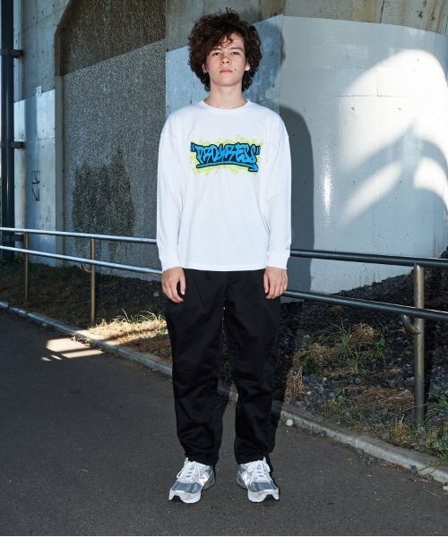 GLAZOS(グラソス)の「【大人向けサイズあり】【STREET】フロントグラフィティプリントビッグ長袖Tシャツ(Tシャツ/カットソー・キッズ・ブラック/ホワイト/オレンジ・140cm/150cm/160cm/170cm)」の14枚目の写真
