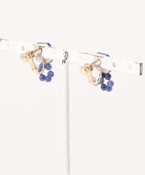 tone(トーン)の「【irodori】ソーダライトcircle earring(イヤリング・レディース・ブルー・FREE)」の2枚目の写真