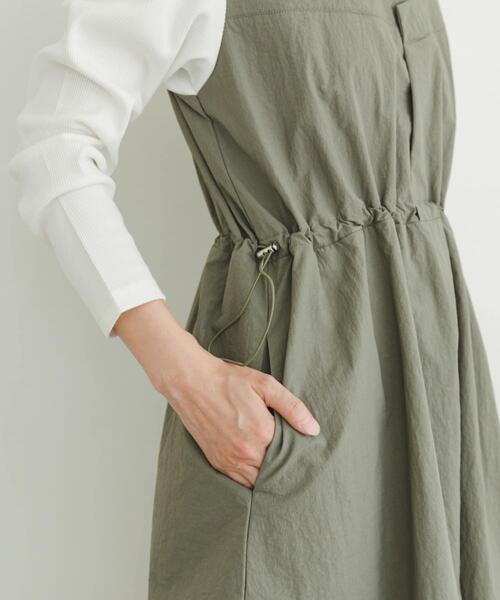 ITEMS URBANRESEARCH（アイテムズ アーバンリサーチ）の「ドッキングナイロンワンピース（ワンピース・レディース・ブラック/カーキ・FREE）」の13枚目の写真