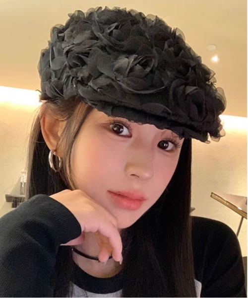 gossip!ロサンゼルス(ゴシップロサンゼルス)の「立体ローズ付き チュール ラメドット バスクバレー/ハンチング/ベレー帽(ハンチング/ベレー帽・レディース・ホワイト/ブラック・FREE)」の1枚目の写真