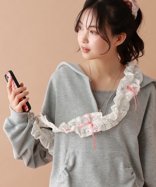 tiny tiny（ティニーティニー）の「ミニリボン付きショルダーストラップ[tiny tiny(ティニーティニー)]（スマホグッズ・レディース・ブラック/ピンク/グレー/レッド/レオパード/イエロー/ライトブルー/ホワイト/ブルー/レッド系その他/ベージュ/グリーン/桜/ブルー系その他/オフホワイト/ブラック系その他/ライトブラウン/レッド系その他2/アイボリー/イエロー系その他・0）」の3枚目の写真