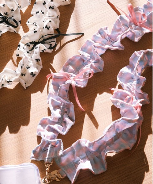 tiny tiny（ティニーティニー）の「ミニリボン付きショルダーストラップ[tiny tiny(ティニーティニー)]（スマホグッズ・レディース・ブラック/ピンク/グレー/レッド/レオパード/イエロー/ライトブルー/ホワイト/ブルー/レッド系その他/ベージュ/グリーン/桜/ブルー系その他/オフホワイト/ブラック系その他/ライトブラウン/レッド系その他2/アイボリー/イエロー系その他・0）」の11枚目の写真