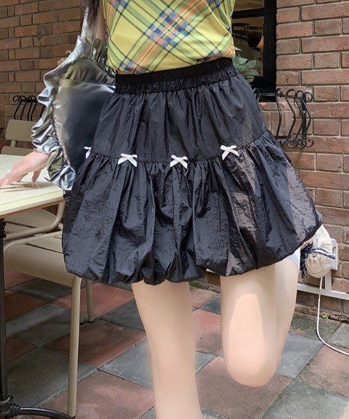 Achic（アシック）の「ハイウエストリボン付きフリルバルーンスカート（スカート・レディース・ブラック/ホワイト・M）」の2枚目の写真