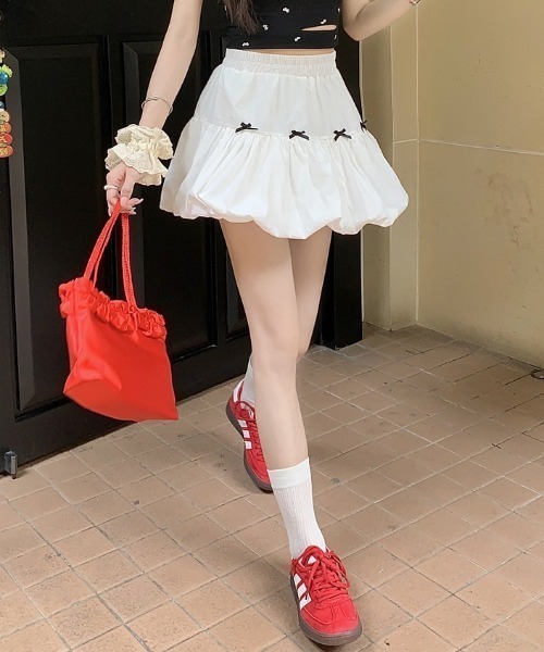 Achic（アシック）の「ハイウエストリボン付きフリルバルーンスカート（スカート・レディース・ブラック/ホワイト・M）」の3枚目の写真