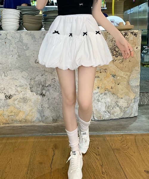 Achic（アシック）の「ハイウエストリボン付きフリルバルーンスカート（スカート・レディース・ブラック/ホワイト・M）」の8枚目の写真