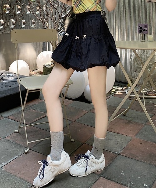 Achic（アシック）の「ハイウエストリボン付きフリルバルーンスカート（スカート・レディース・ブラック/ホワイト・M）」の17枚目の写真