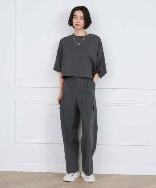 INED(イネド)の「ミニ裏毛クロップドトップス(Tシャツ/カットソー・レディース・スミクロ/オフホワイト/ブルーグレー・9号)」の18枚目の写真