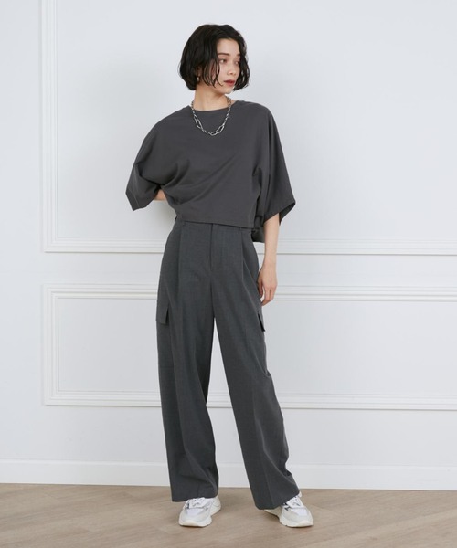 INED(イネド)の「ミニ裏毛クロップドトップス(Tシャツ/カットソー・レディース・スミクロ/オフホワイト/ブルーグレー・9号)」の20枚目の写真