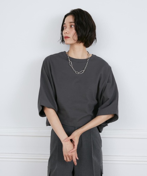 INED(イネド)の「ミニ裏毛クロップドトップス(Tシャツ/カットソー・レディース・スミクロ/オフホワイト/ブルーグレー・9号)」の21枚目の写真